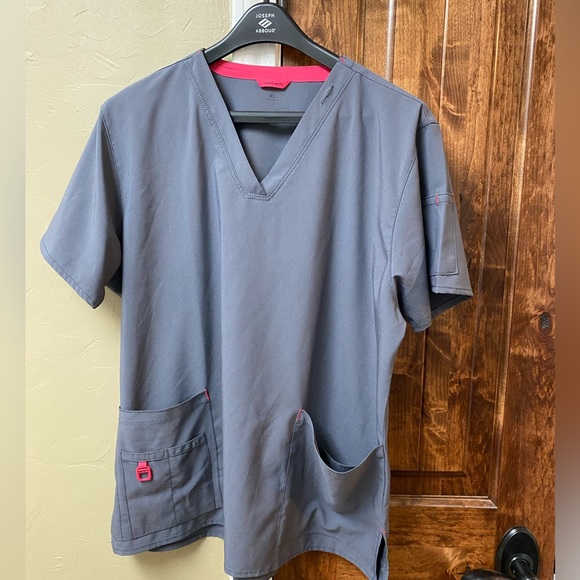 Carharrt Women’s V neck Scrub Top - Picture 3 of 4